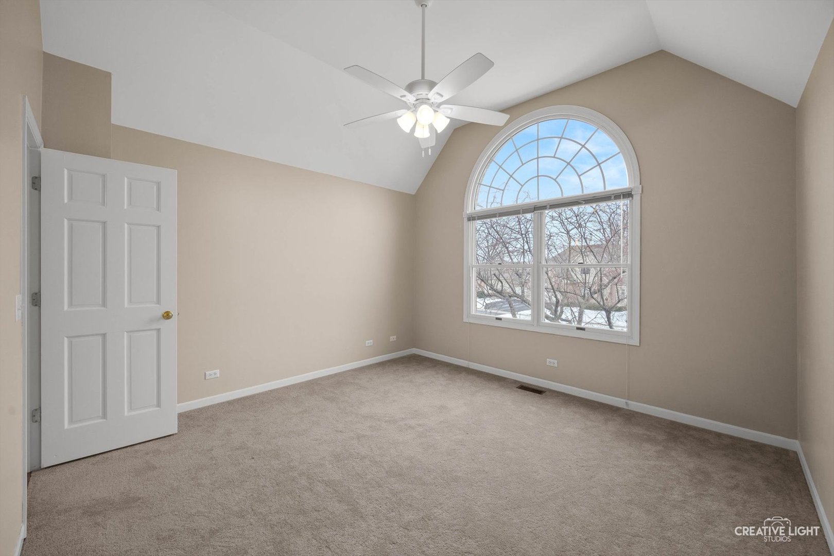 1600 HARRIS Drive, Aurora, IL 60502