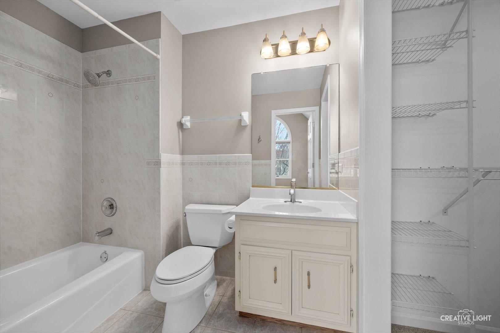 1600 HARRIS Drive, Aurora, IL 60502