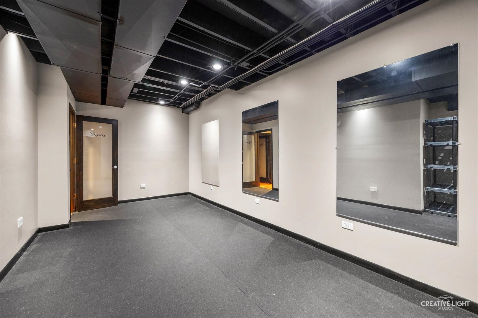 1600 HARRIS Drive, Aurora, IL 60502