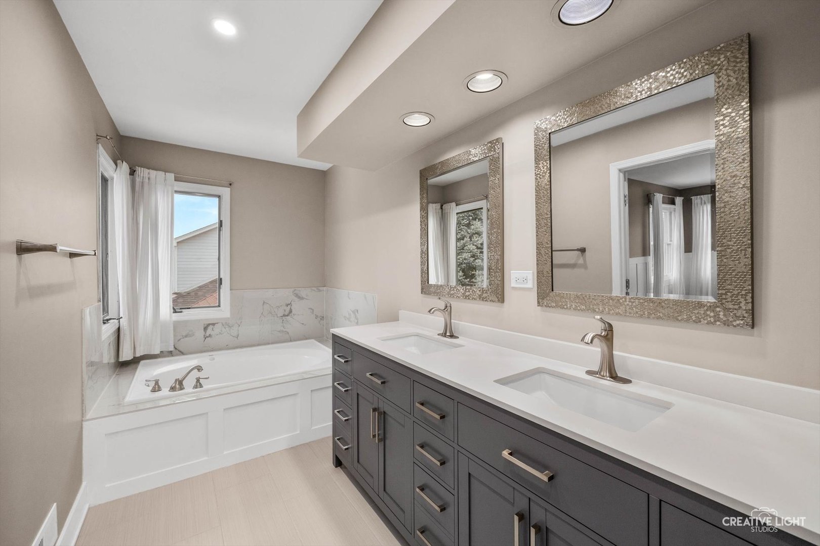 1600 HARRIS Drive, Aurora, IL 60502