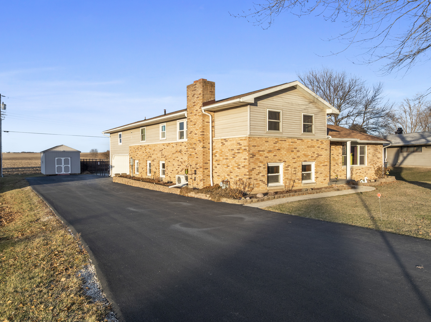 107 W Douglas Street, Carlock, IL 61725