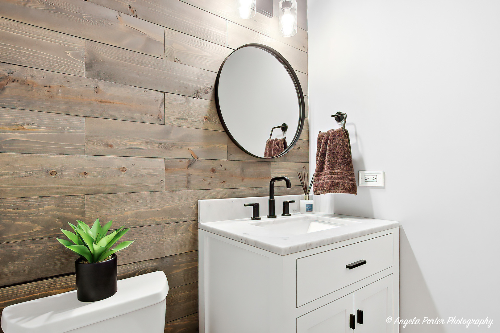 387 Long Hill Road, Gurnee, IL 60031