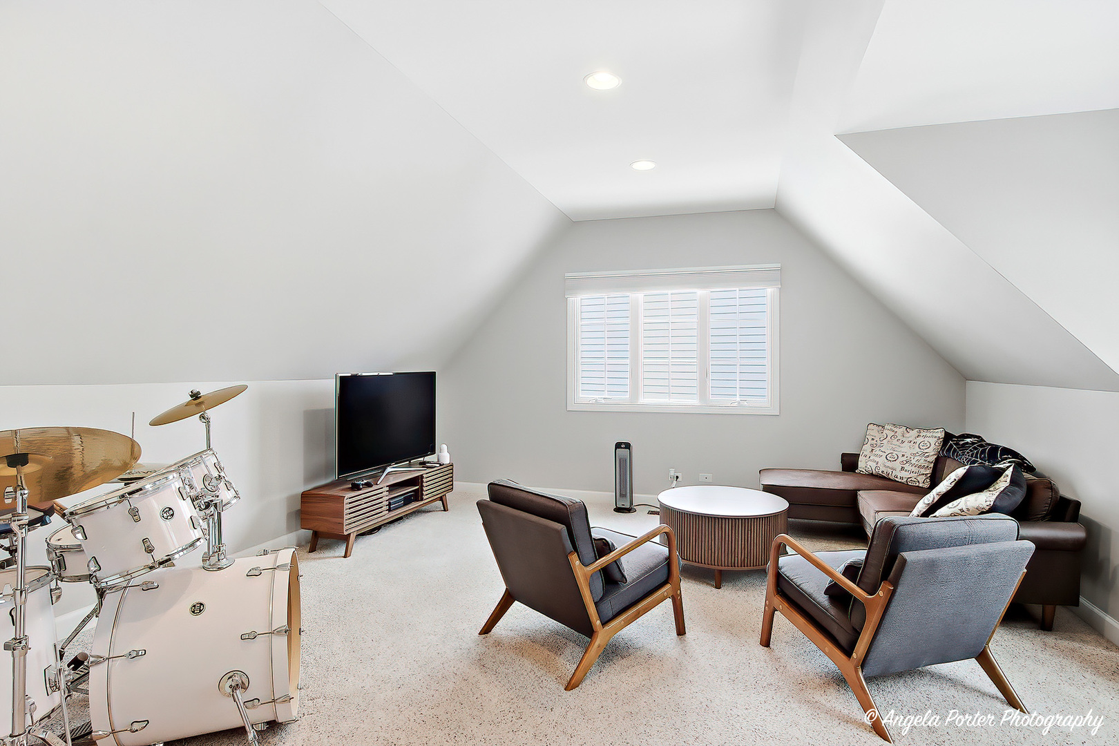 387 Long Hill Road, Gurnee, IL 60031