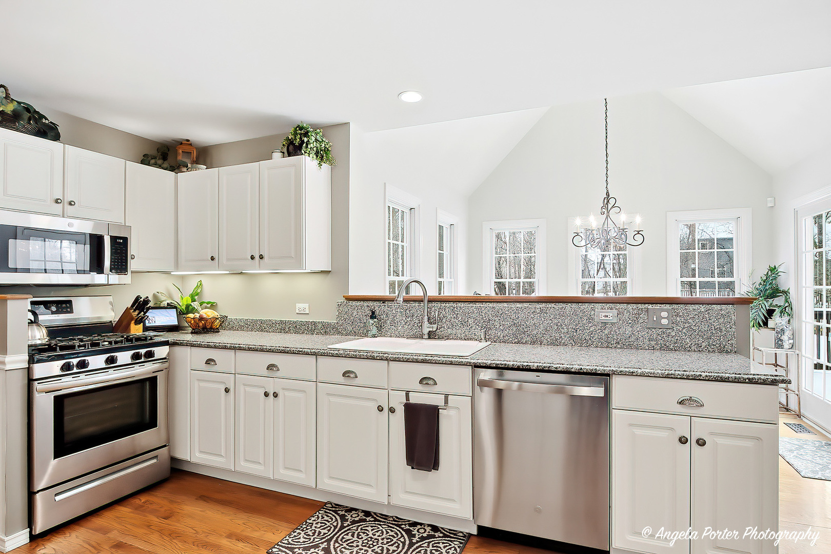 387 Long Hill Road, Gurnee, IL 60031