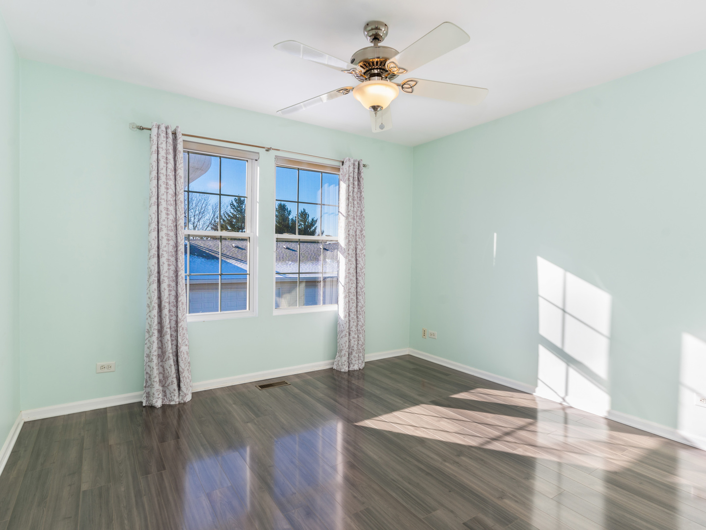 112 Waterbury Circle, Oswego, IL 60543