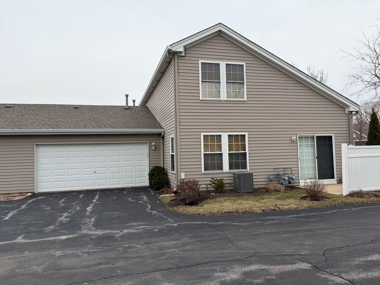 112 Waterbury Circle, Oswego, IL 60543