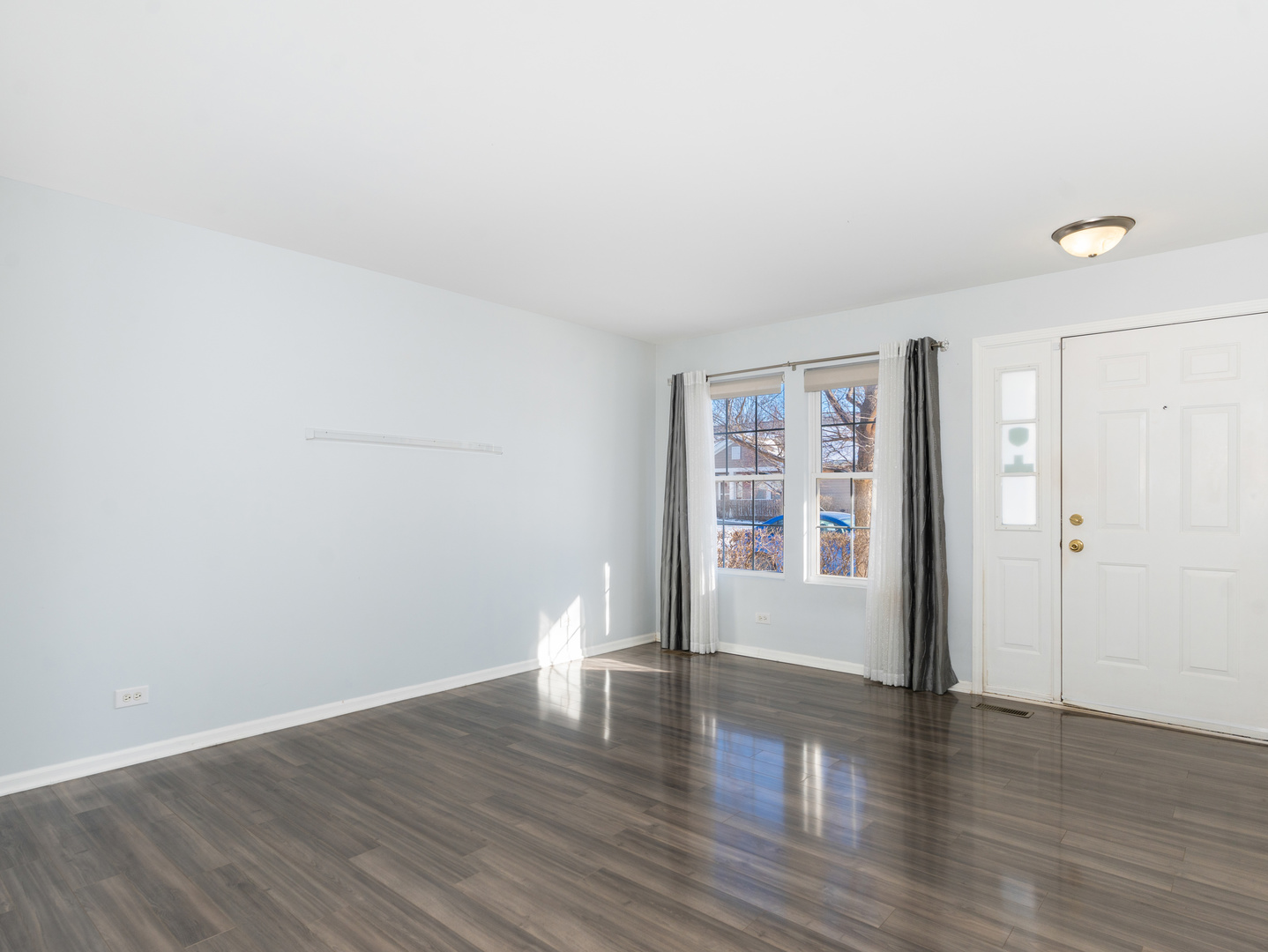 112 Waterbury Circle, Oswego, IL 60543