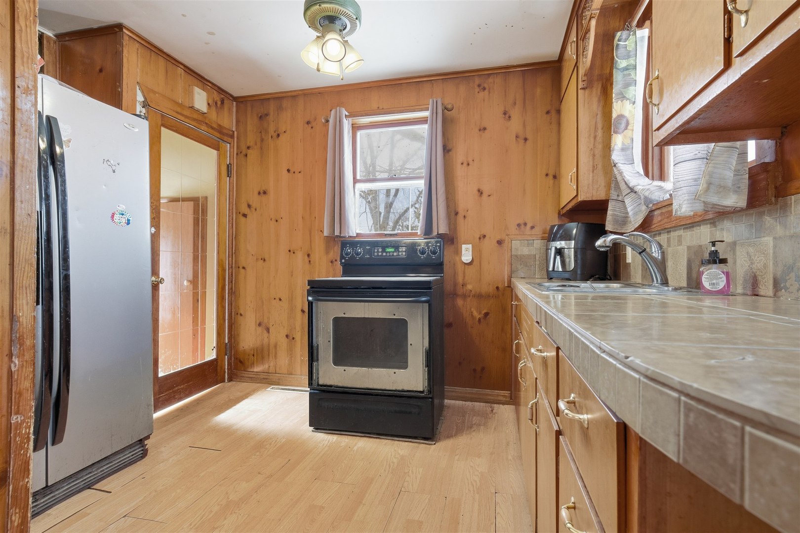 1101 Low Street, Bloomington, IL 61701