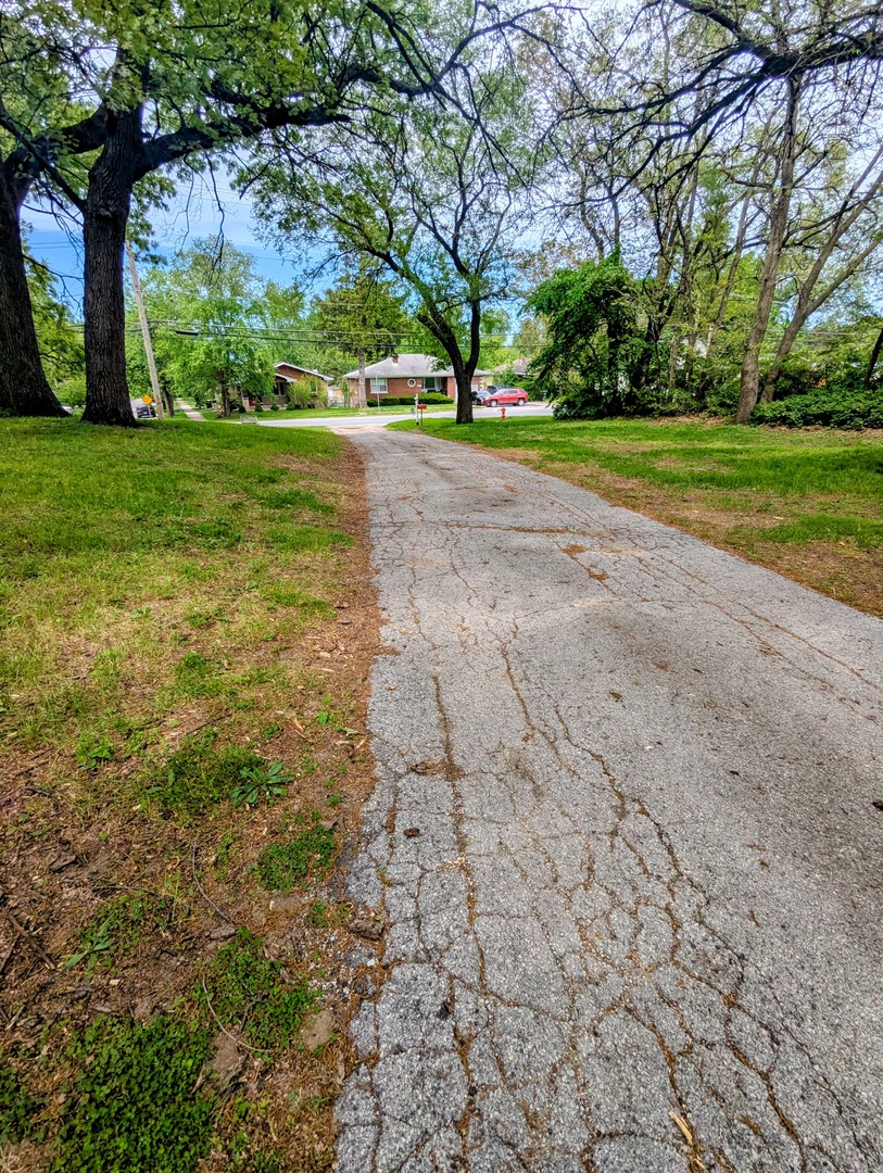 2201 Thornton Lansing Road, Lansing, IL 60438