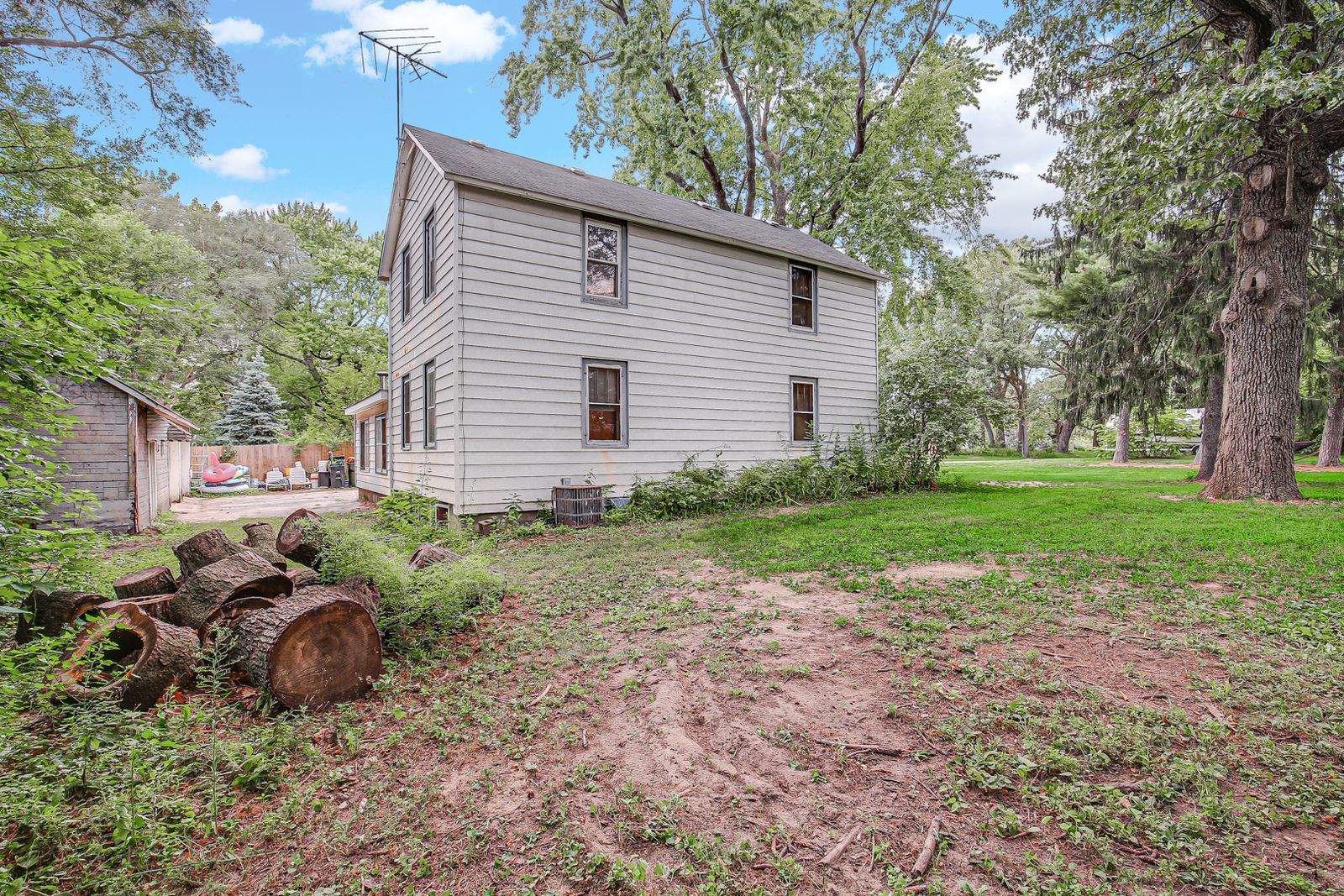 2201 Thornton Lansing Road, Lansing, IL 60438