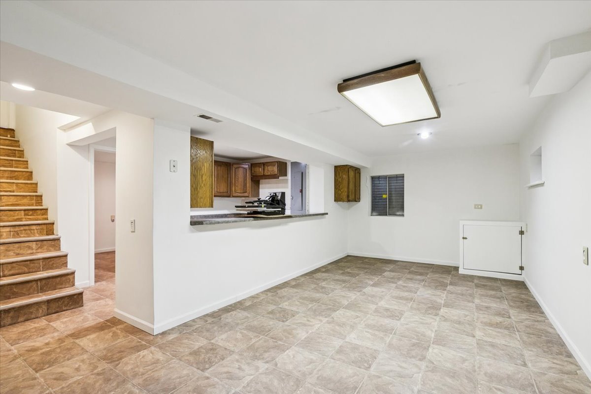 275 N Fiore Parkway, Vernon Hills, IL 60061