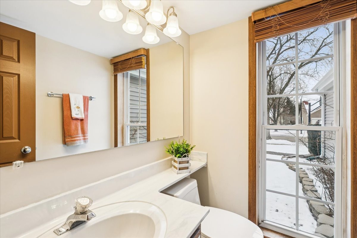 275 N Fiore Parkway, Vernon Hills, IL 60061