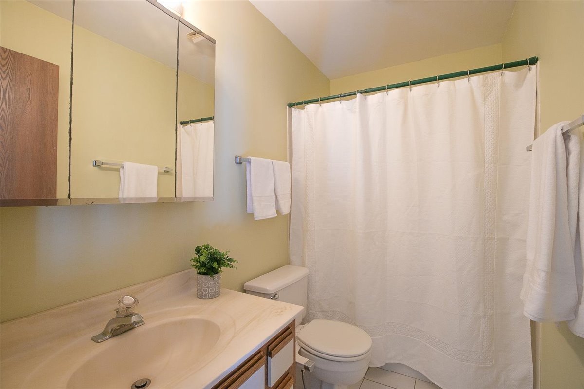 275 N Fiore Parkway, Vernon Hills, IL 60061