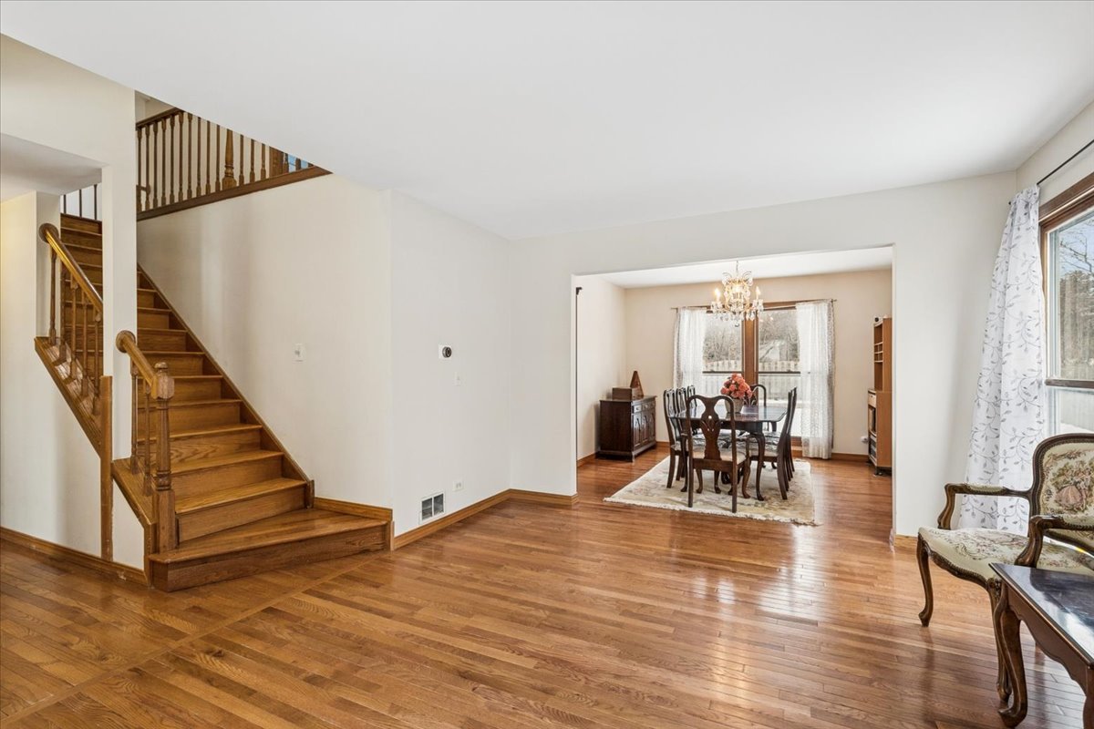 275 N Fiore Parkway, Vernon Hills, IL 60061