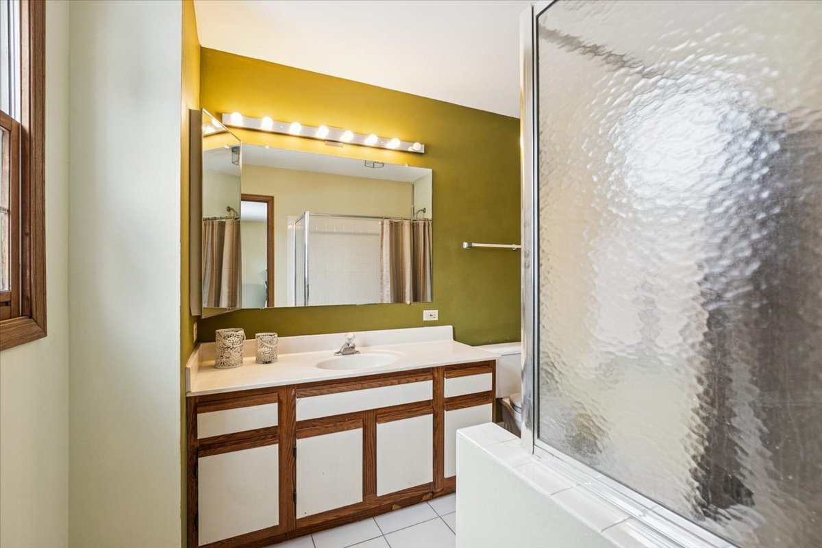 275 N Fiore Parkway, Vernon Hills, IL 60061