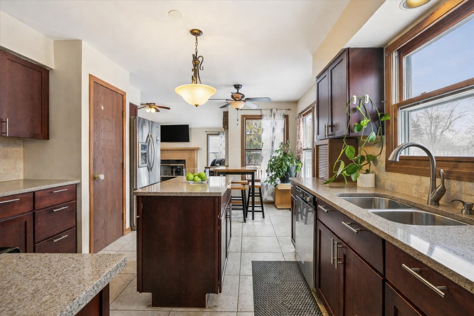 275 N Fiore Parkway, Vernon Hills, IL 60061