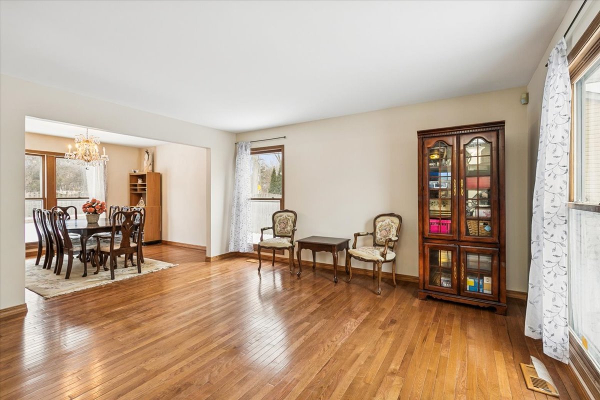 275 N Fiore Parkway, Vernon Hills, IL 60061