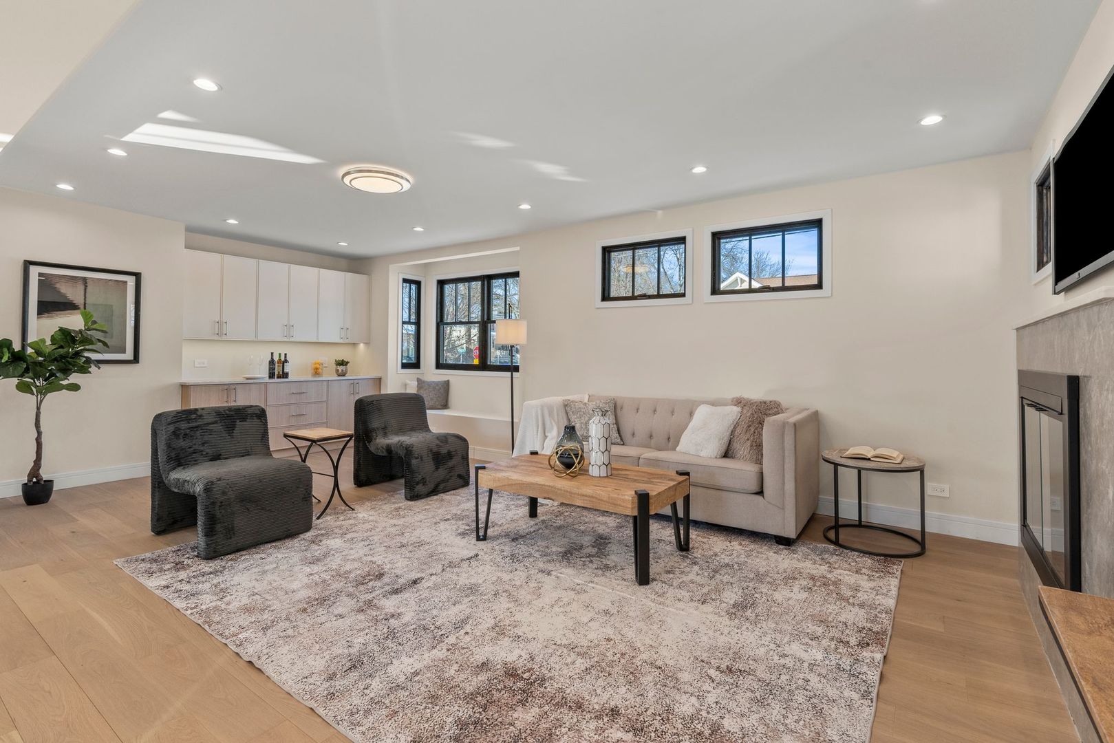 415 N Haddow Avenue, Arlington Heights, IL 60004