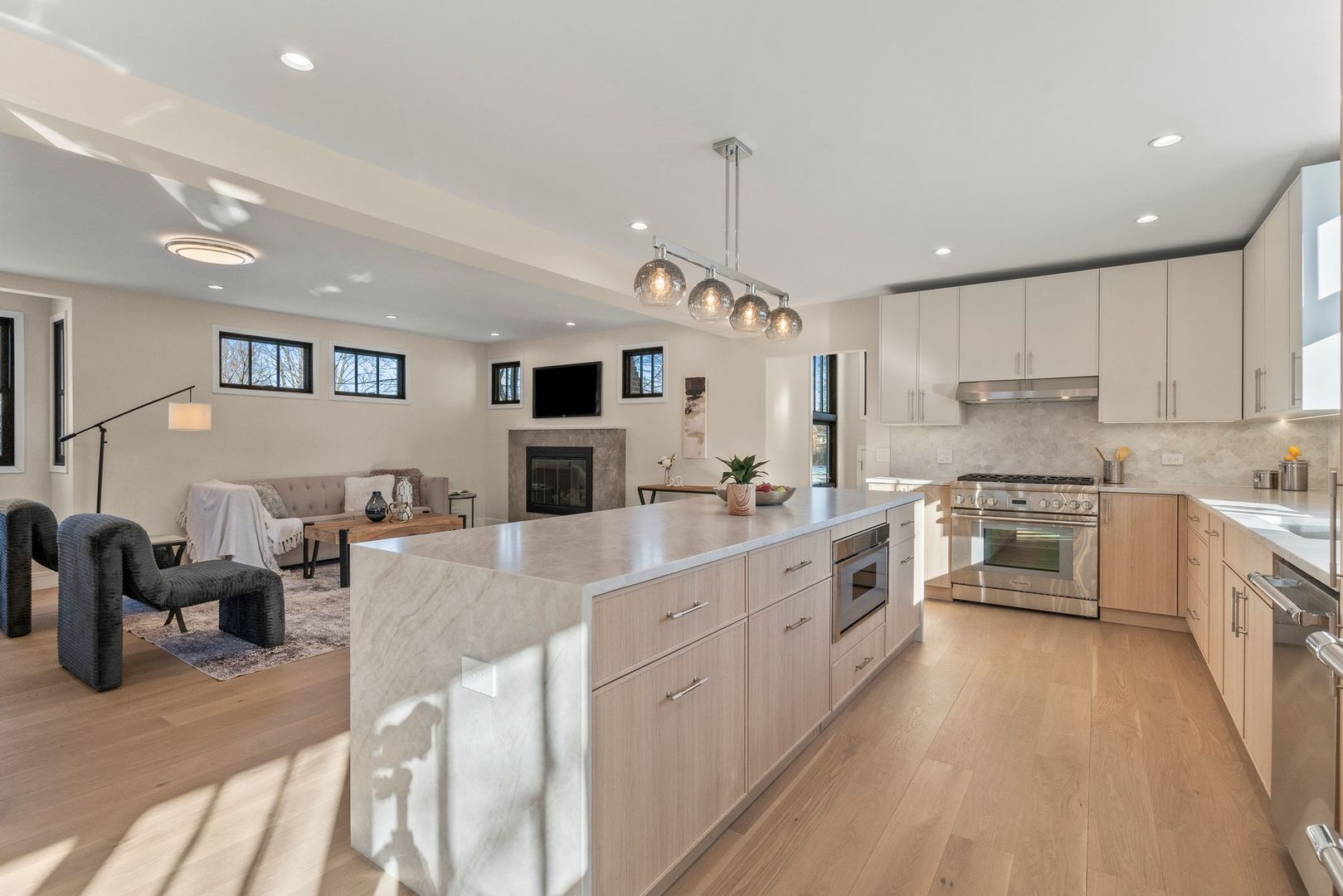 415 N Haddow Avenue, Arlington Heights, IL 60004