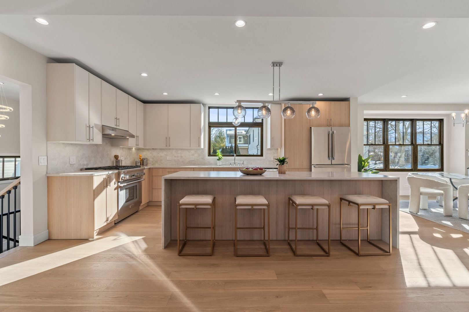 415 N Haddow Avenue, Arlington Heights, IL 60004