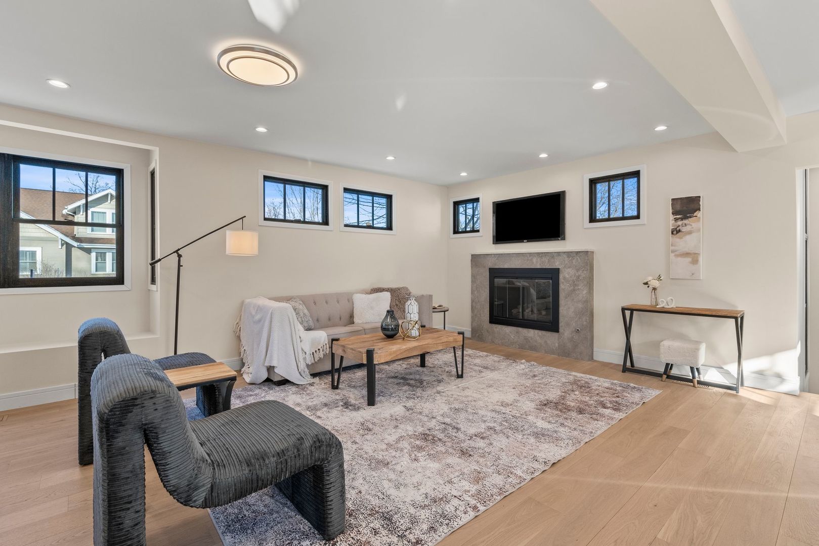 415 N Haddow Avenue, Arlington Heights, IL 60004