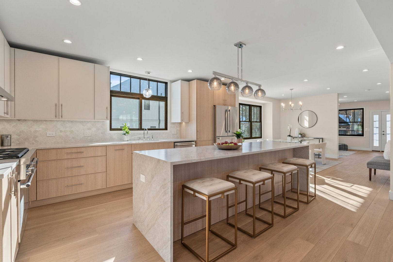 415 N Haddow Avenue, Arlington Heights, IL 60004