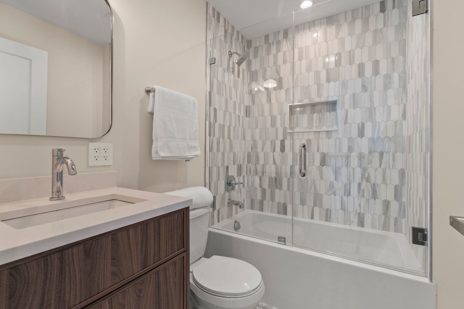 415 N Haddow Avenue, Arlington Heights, IL 60004