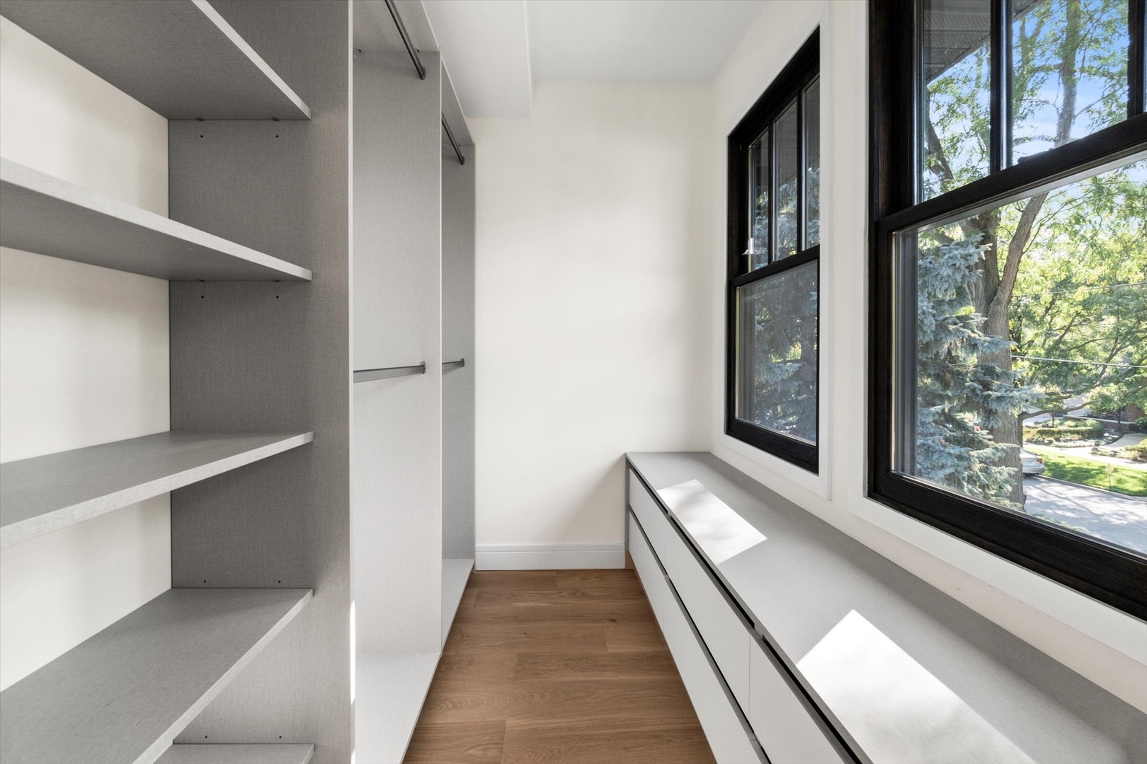 415 N Haddow Avenue, Arlington Heights, IL 60004