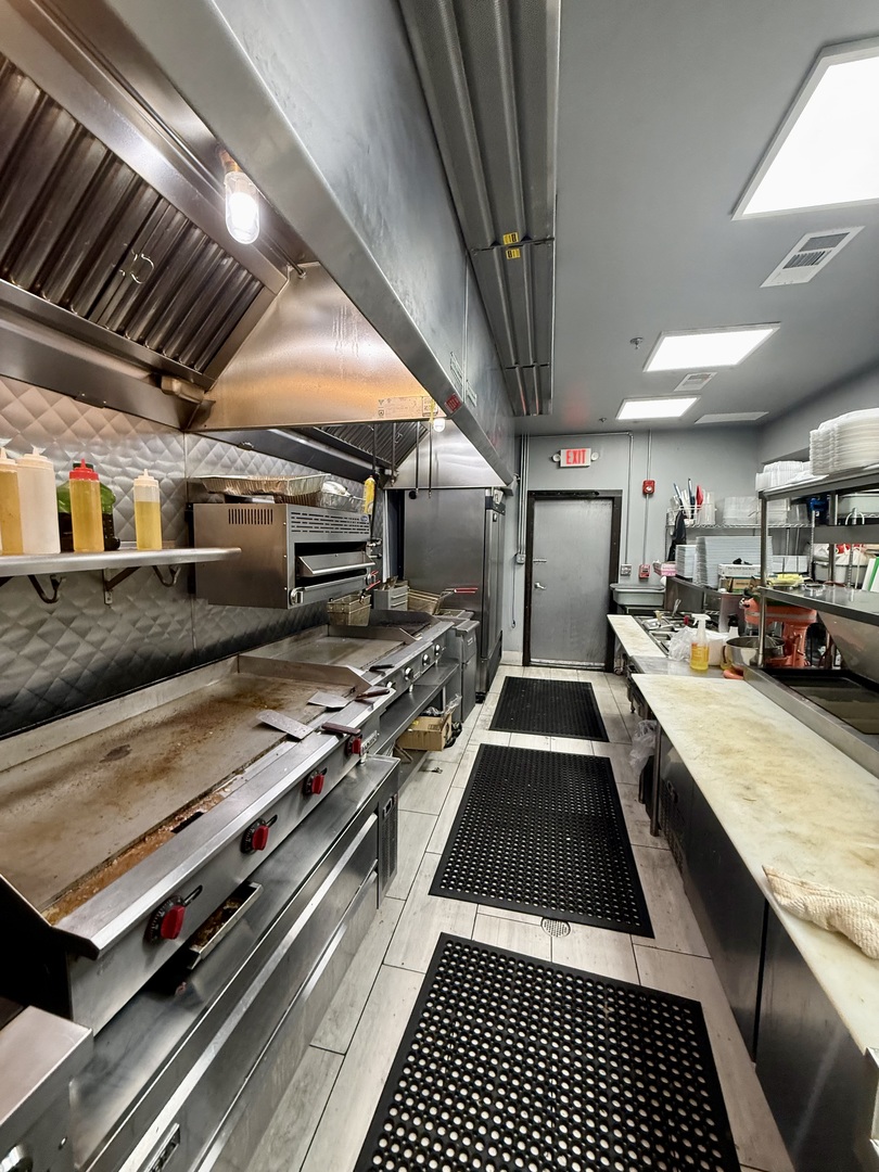 11 S Madison Street, Oswego, IL 60543