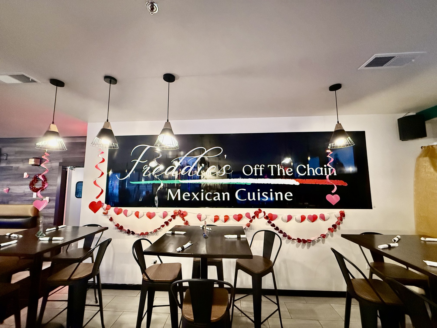 11 S Madison Street, Oswego, IL 60543