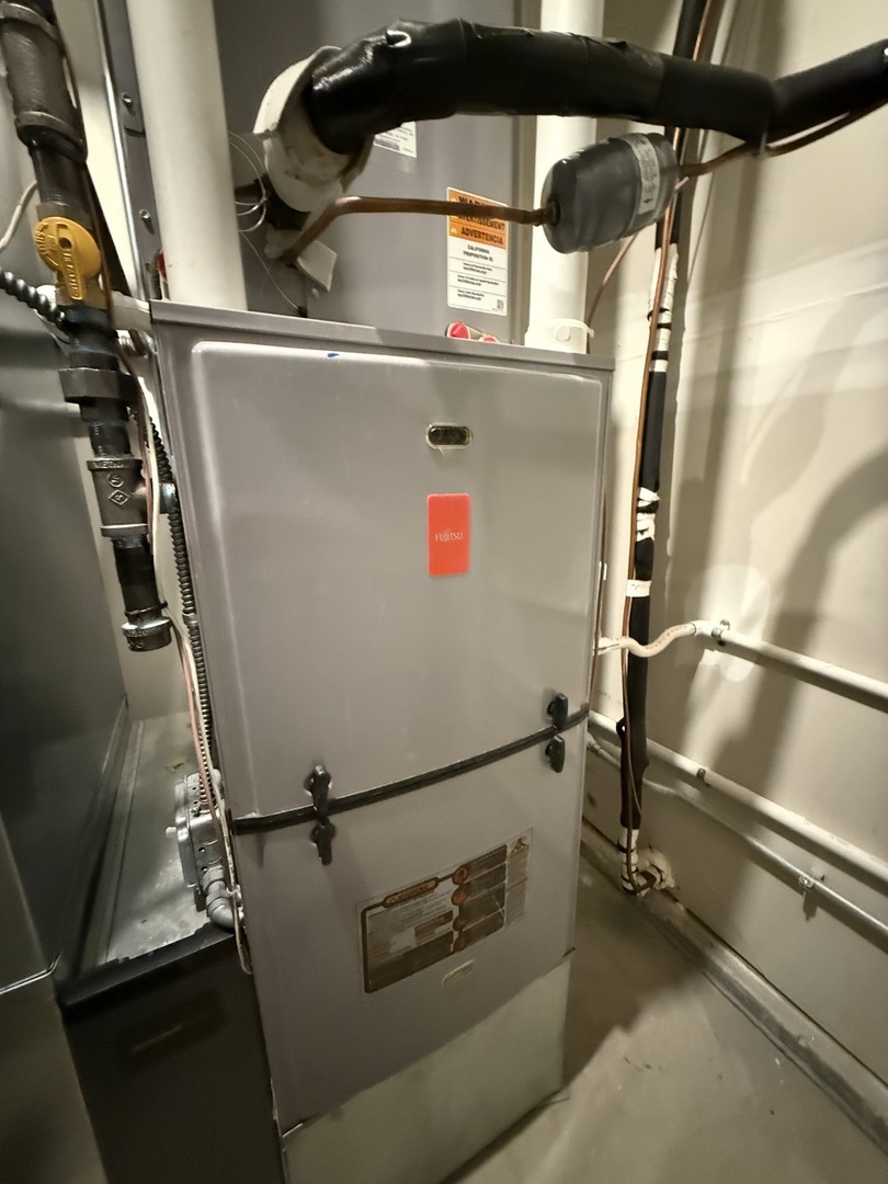 11 S Madison Street, Oswego, IL 60543