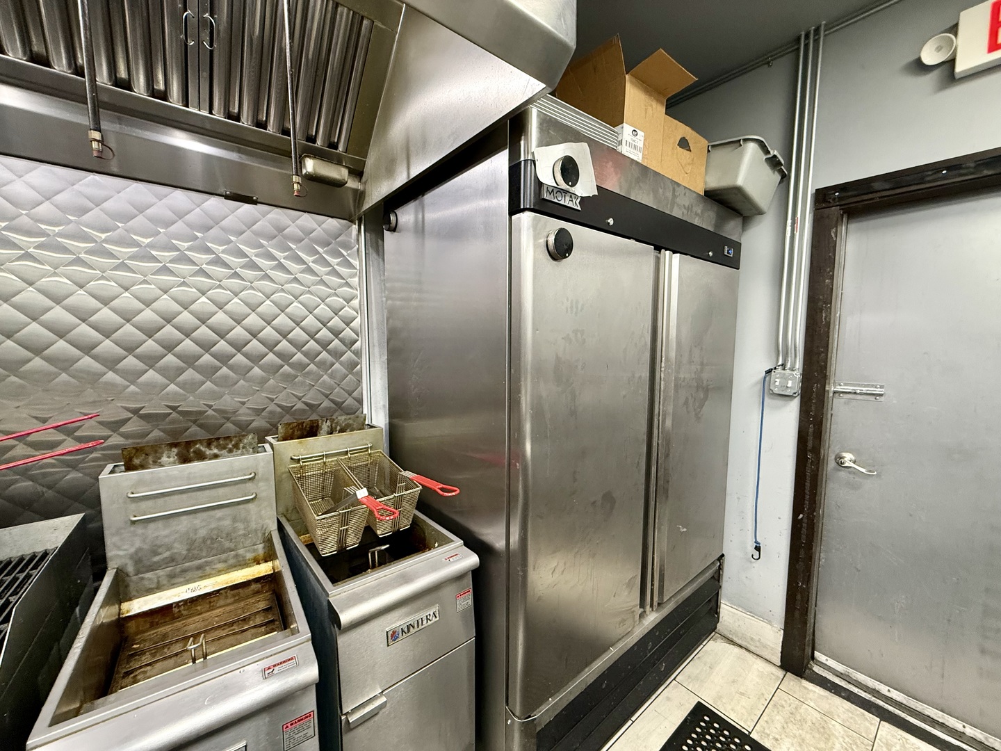 11 S Madison Street, Oswego, IL 60543