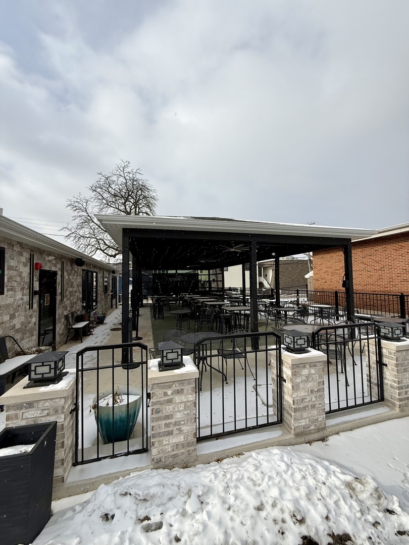 11 S Madison Street, Oswego, IL 60543