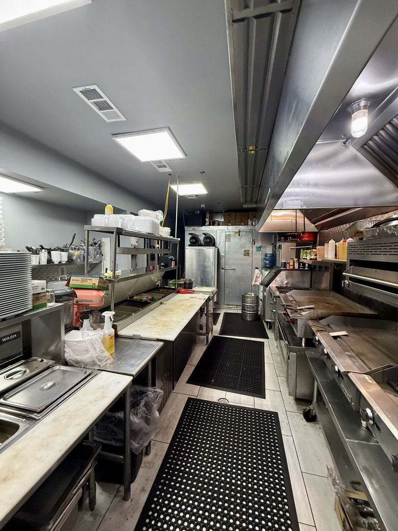 11 S Madison Street, Oswego, IL 60543