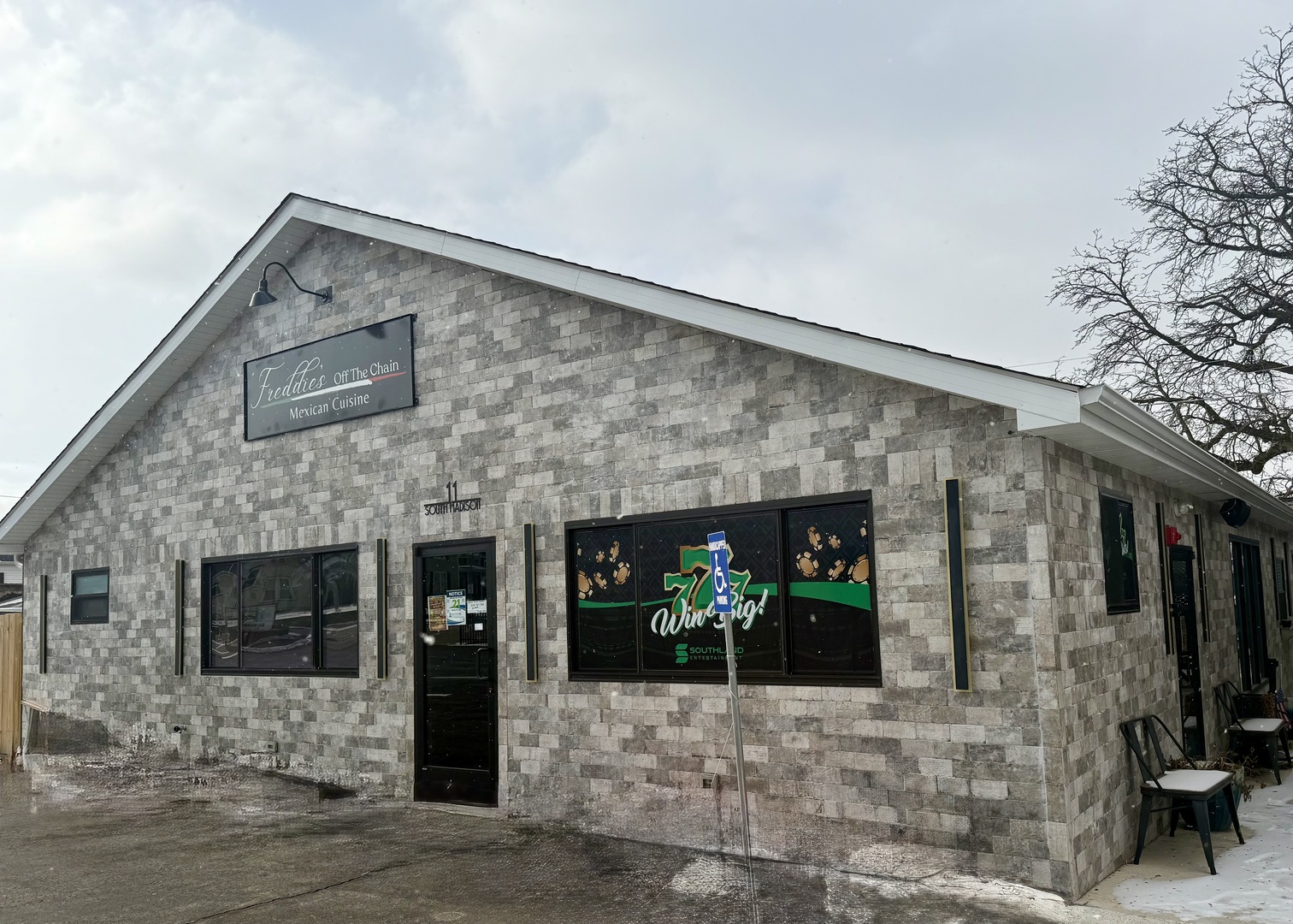 11 S Madison Street, Oswego, IL 60543