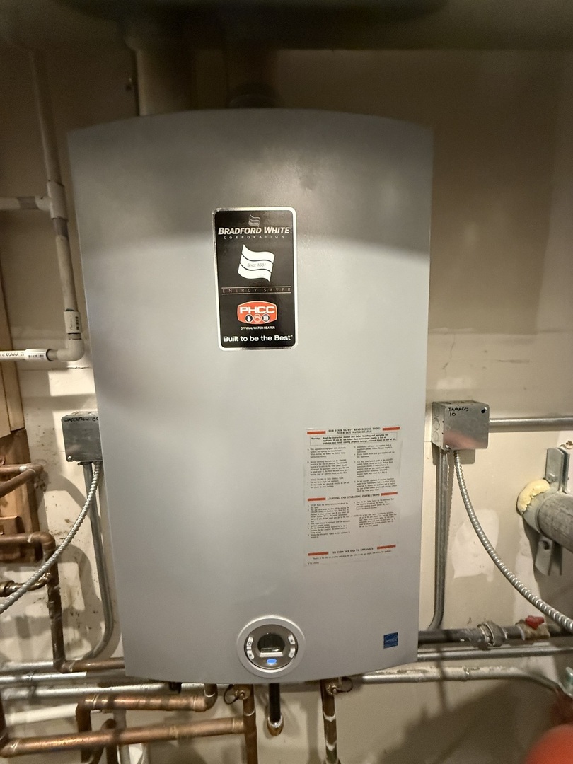 11 S Madison Street, Oswego, IL 60543