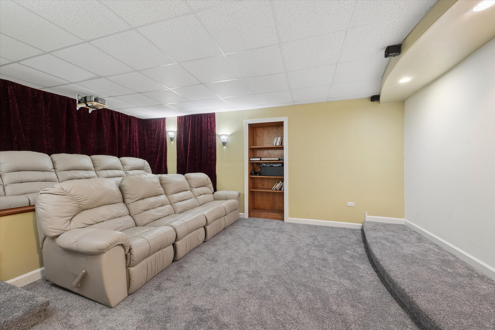 653 Limestone Drive, Batavia, IL 60510