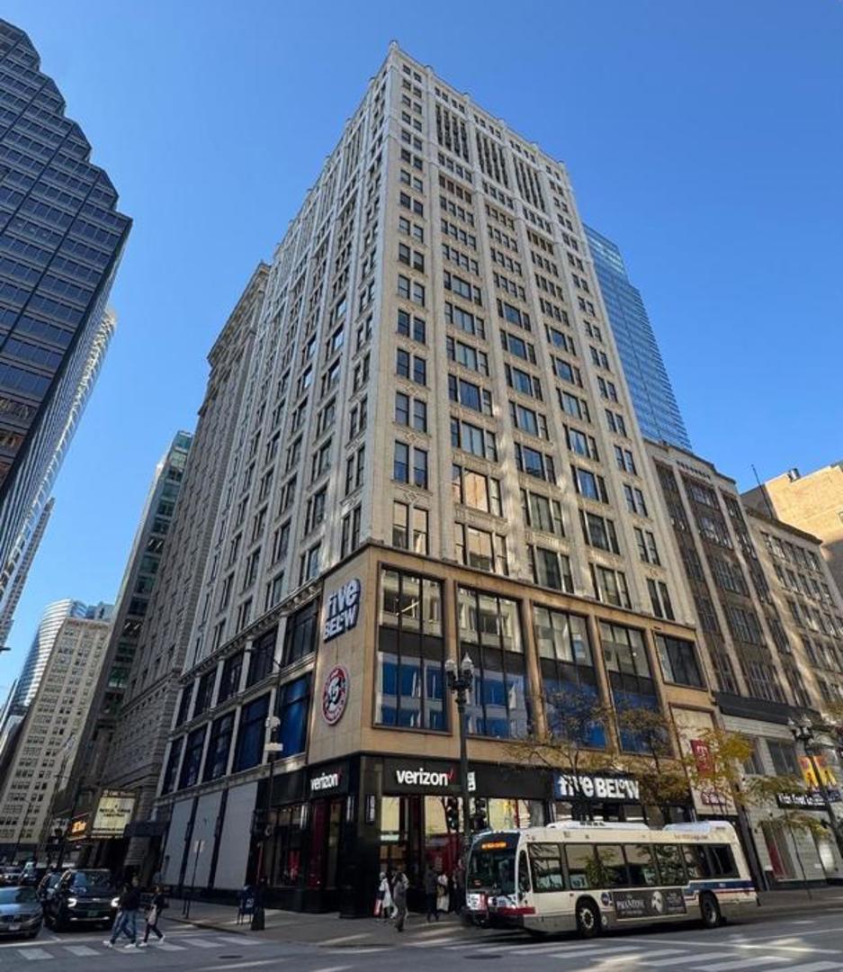 8 W MONROE Street #P-12, Chicago, IL 60603