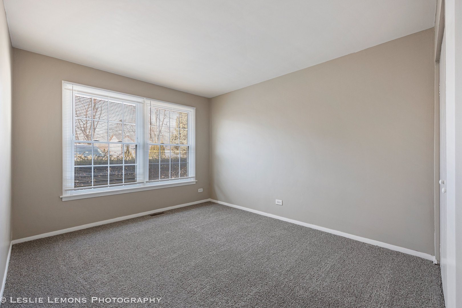 1053 S Finley Road, Lombard, IL 60148