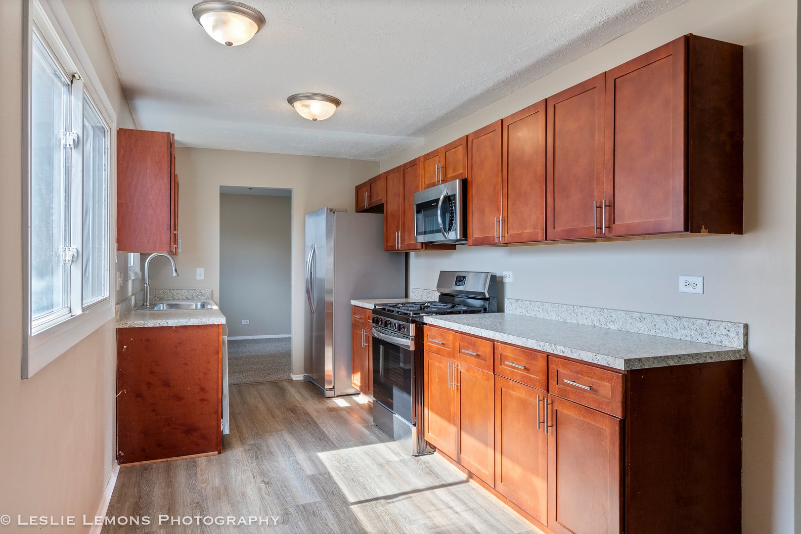 1053 S Finley Road, Lombard, IL 60148