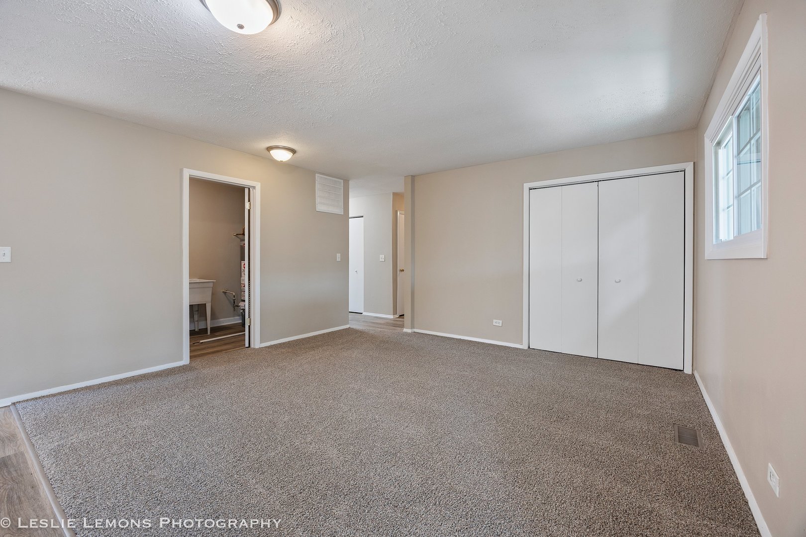 1053 S Finley Road, Lombard, IL 60148