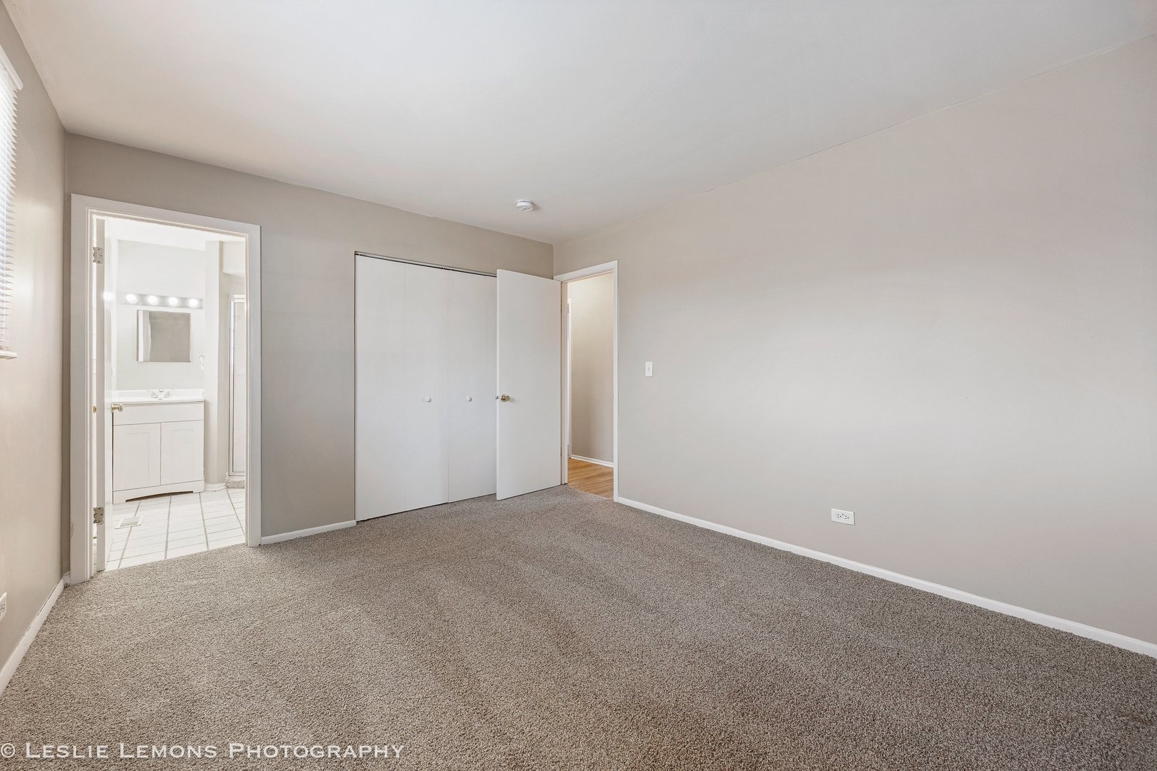 1053 S Finley Road, Lombard, IL 60148