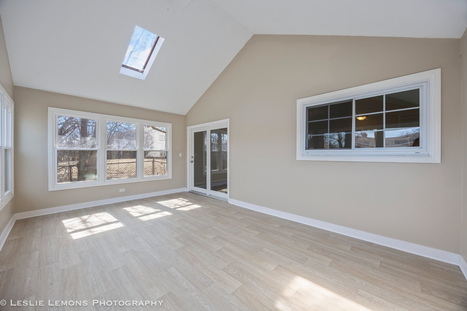 1053 S Finley Road, Lombard, IL 60148