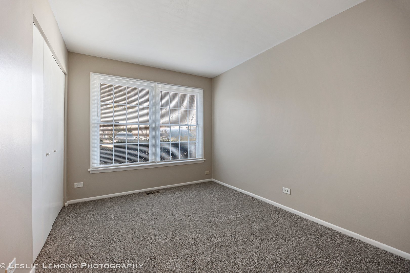 1053 S Finley Road, Lombard, IL 60148