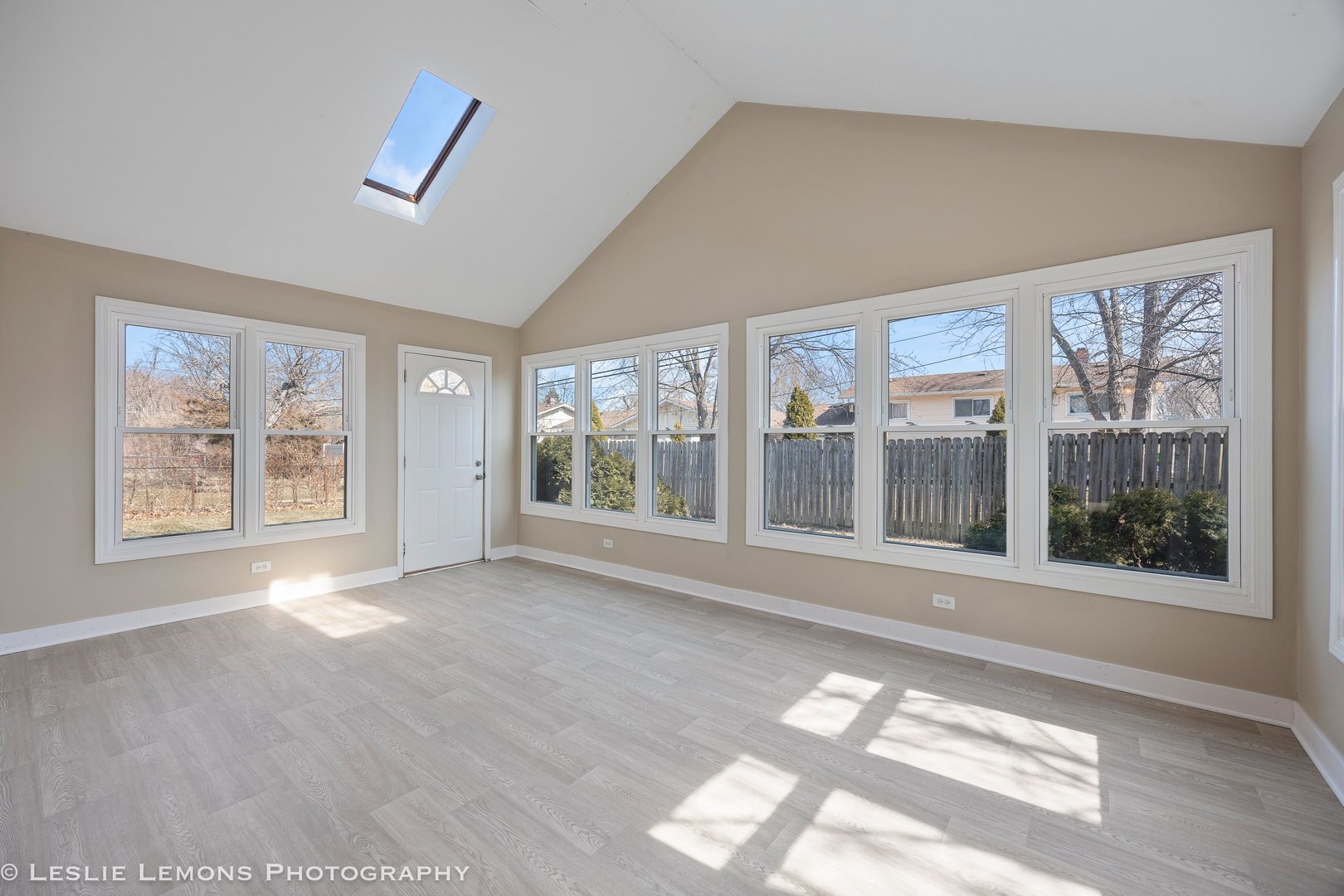 1053 S Finley Road, Lombard, IL 60148