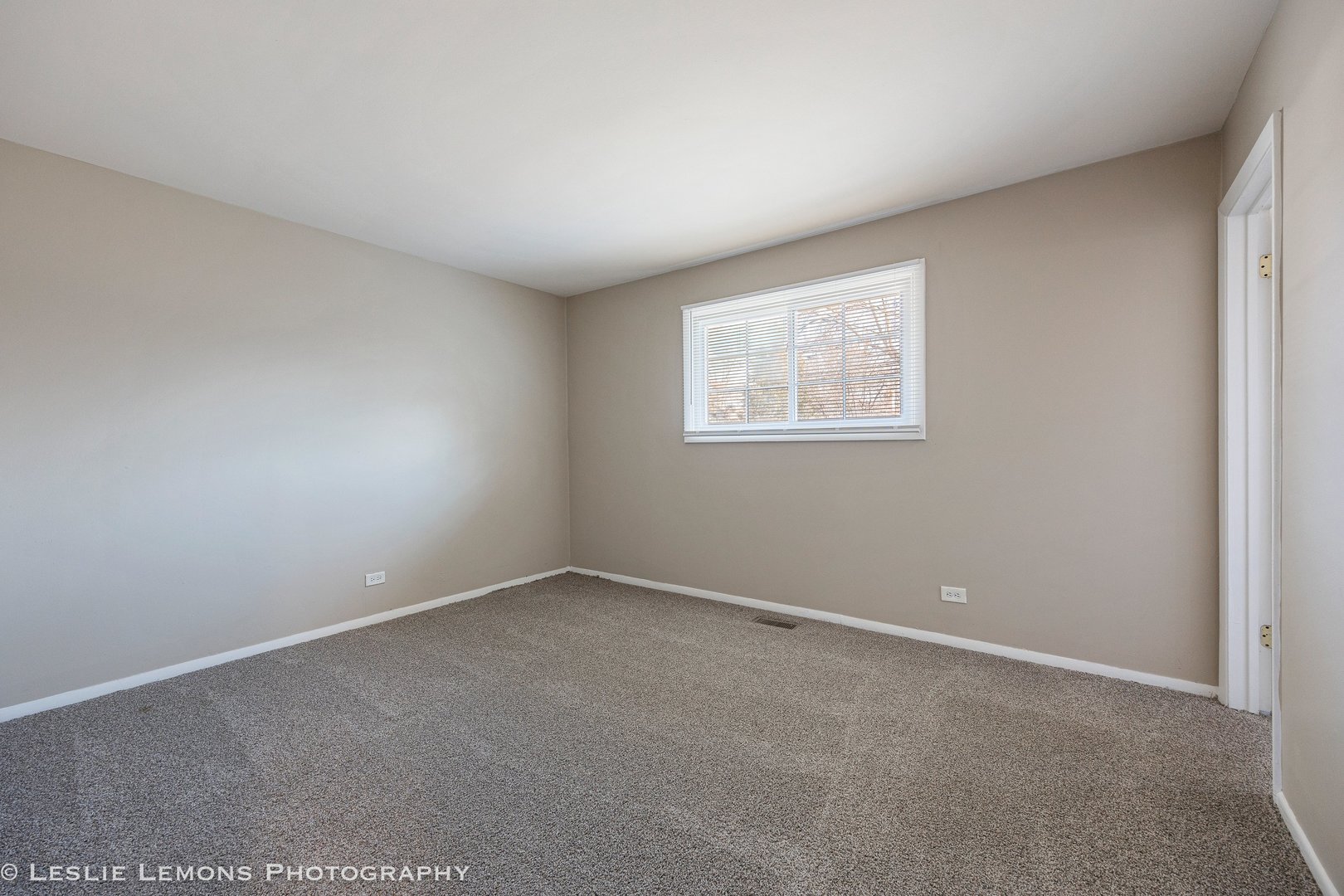 1053 S Finley Road, Lombard, IL 60148