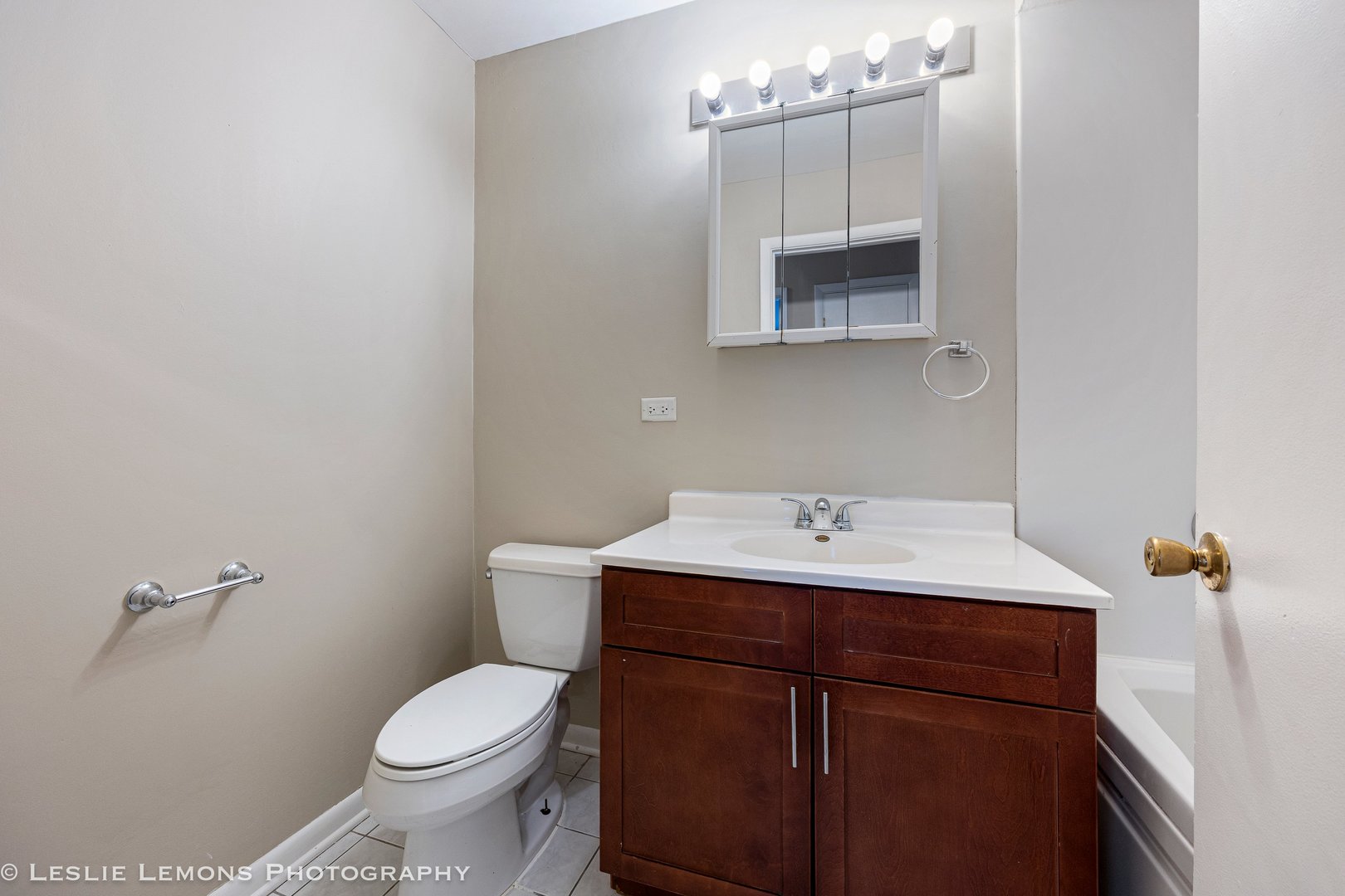 1053 S Finley Road, Lombard, IL 60148