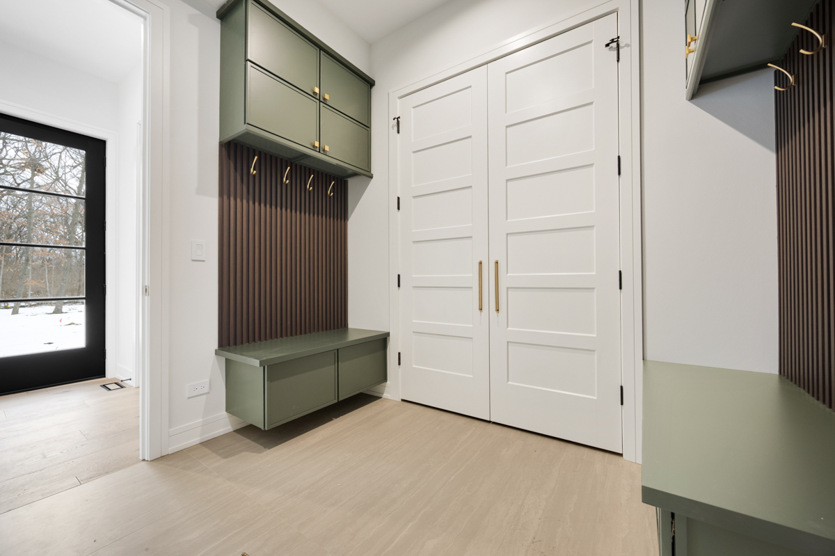 1544 linden Circle, Lemont, IL 60439