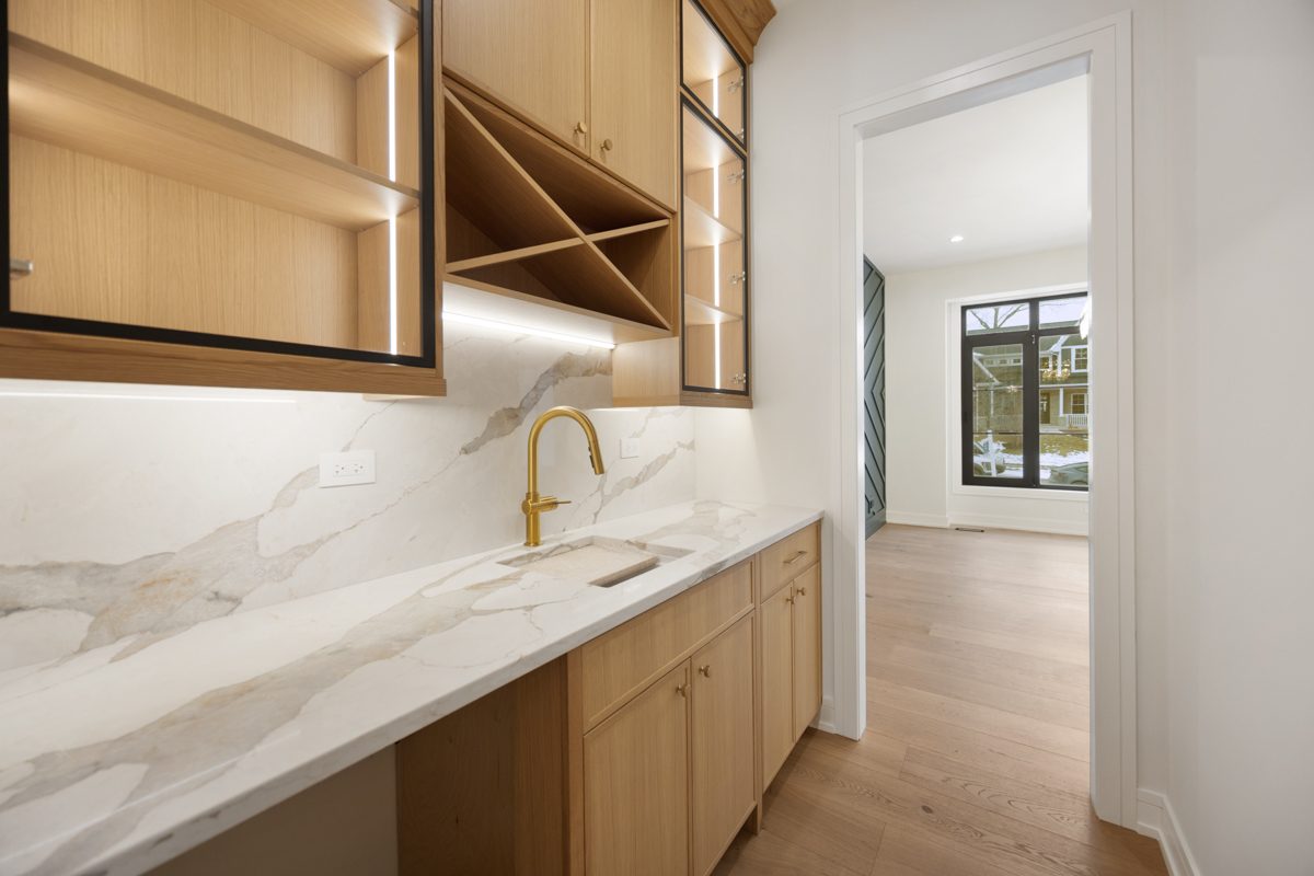 1544 linden Circle, Lemont, IL 60439