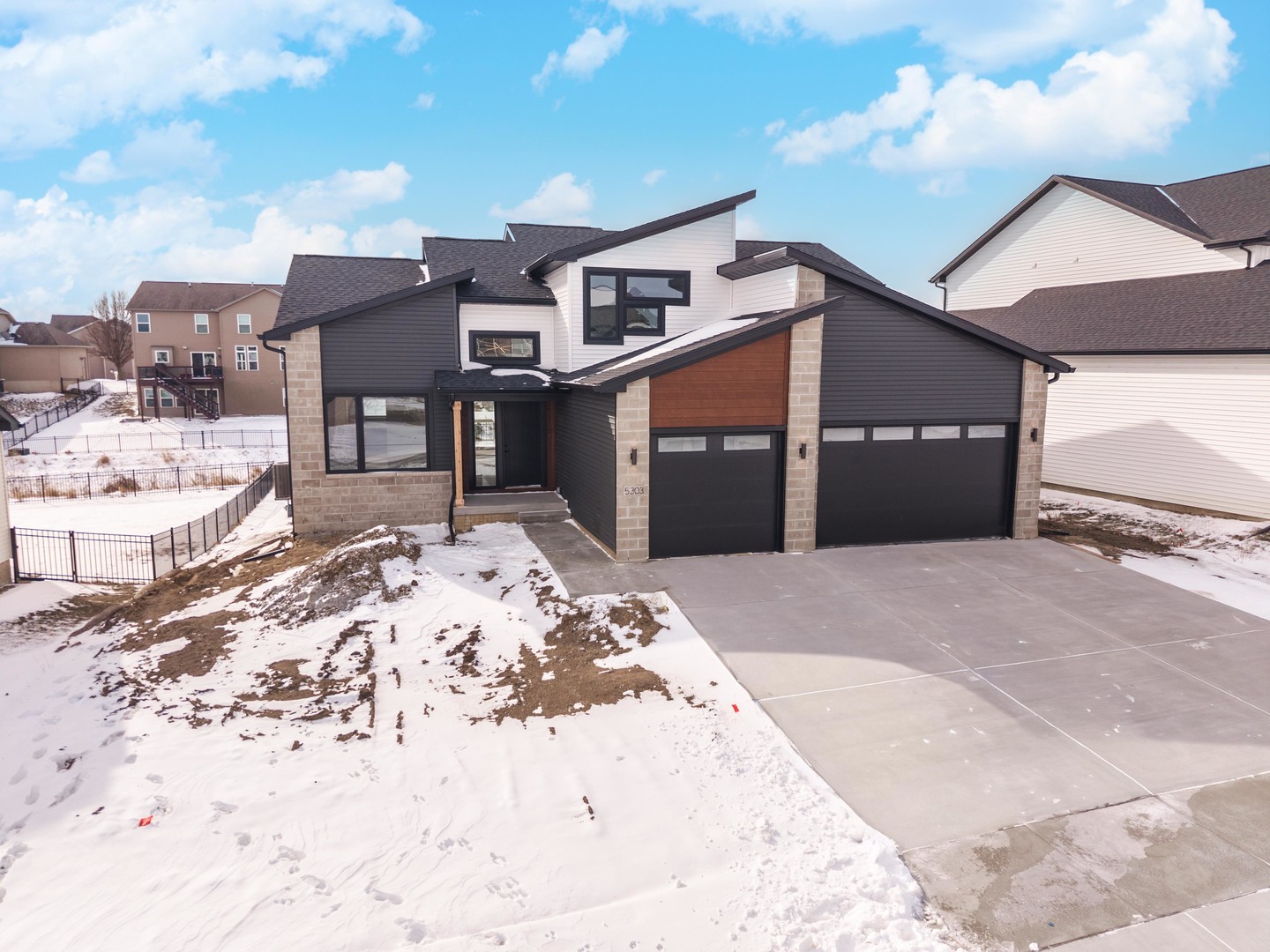 5303 Finlen Lane, Bloomington, IL 61705